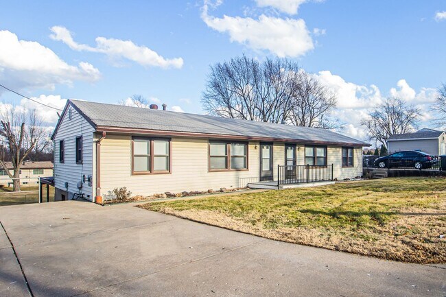Building Photo - 2242 Zumbehl Rd