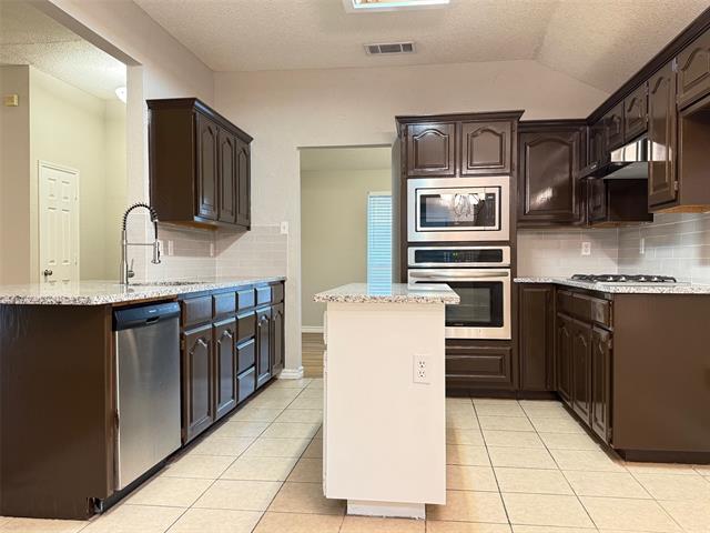 Foto del edificio - 621 Oak Forest Ln