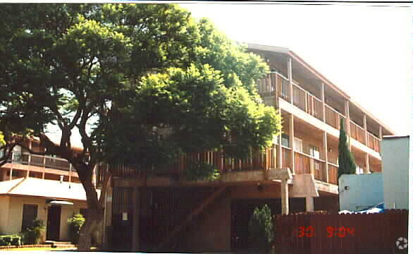 Building Photo - 1108 Molino Ave