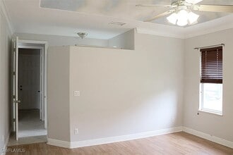 Building Photo - 120 18th Ave NE