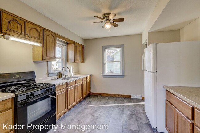 Foto del edificio - 2 br, 1 bath House - 223 Moore St.