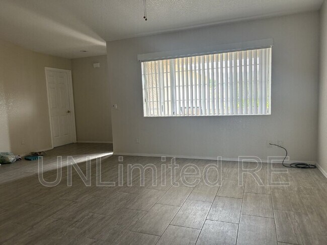 Building Photo - 907 Joshua Tree Dr