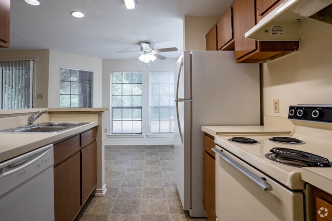 1 BR, 1 BA - 698 SF - Banita Creek Apartments