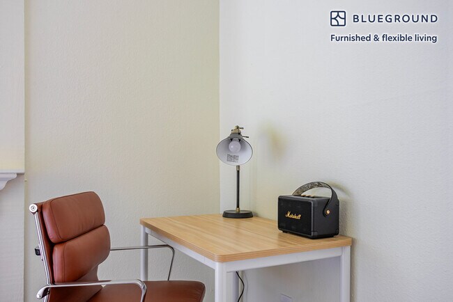 Building Photo - 350 E Del Mar Blvd