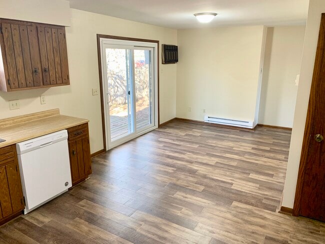 Building Photo - 4122 Robin Rd