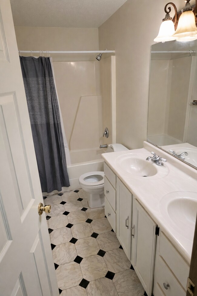 Foto del edificio - 904 Wescott Sq