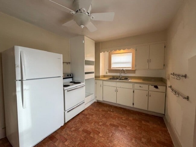 Building Photo - 22 1/2-22 1/2 Willis Ave