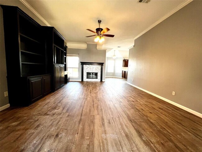 Building Photo - 537 Meadowcrest Dr