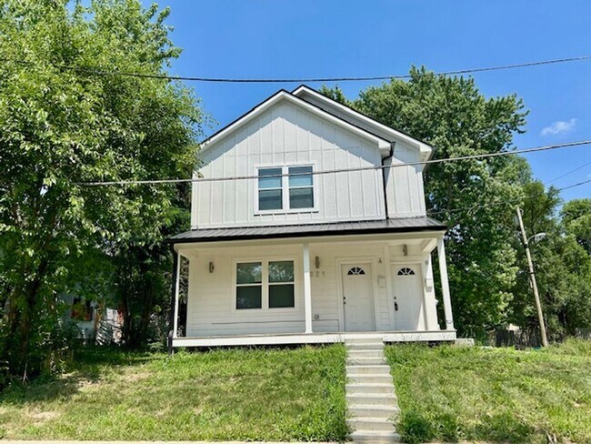 Photo - Charming 3-Bedroom 2 Bathroom Duplex in th... Townhome