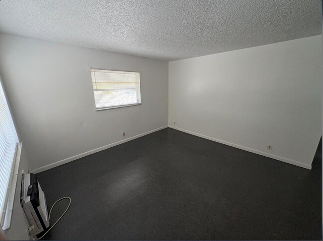 Building Photo - 1406 Barton Rd