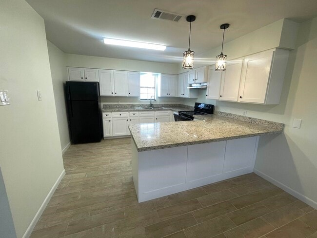 Foto del edificio - 3005 E Price St