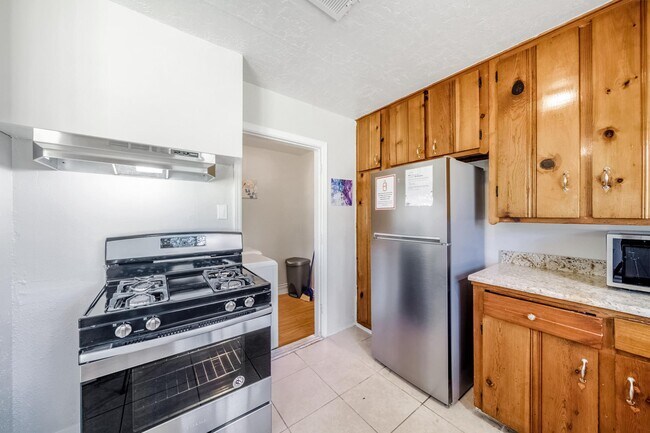 Building Photo - 9129 Chatwood Dr