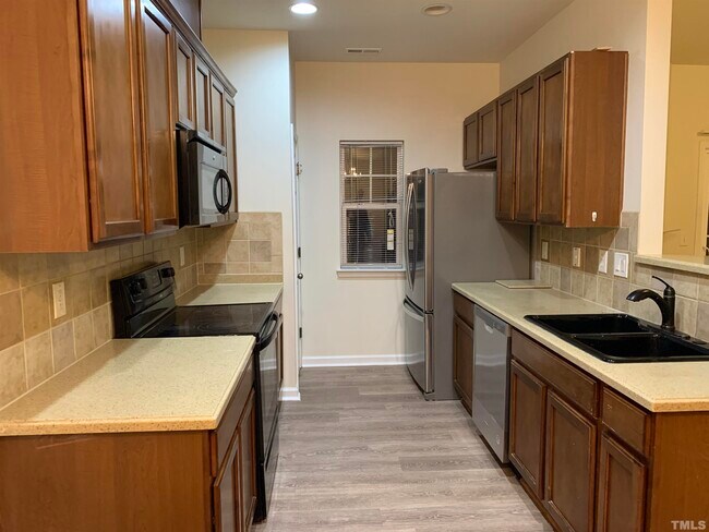 Foto del edificio - 245 Linden Park Ln