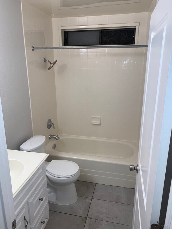 Bathroom in hallway - 1355 S Walnut St