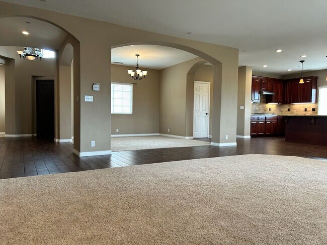 Building Photo - Please Contact Vaughn Realty to set up an ...