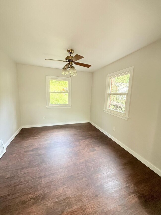 Foto del edificio - Beautiful Newly Renovated 2BD 1BA Home in ...