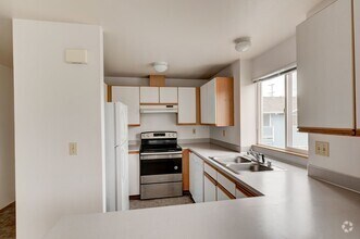 Building Photo - 651 NE Ellis Way