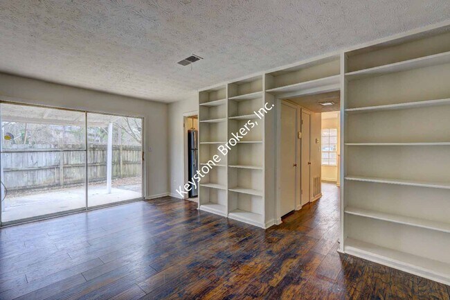 Foto del edificio - 2597 Stratford Ln