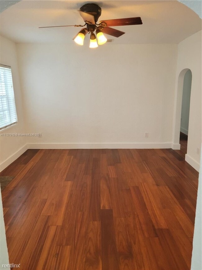 Building Photo - 3 br, 2 bath House - 553 NE 65th St