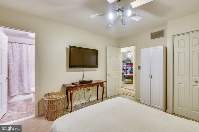 Building Photo - 1061 Omar Dr