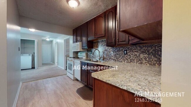 Building Photo - 163 Euclid St - Spacious 3Bed/1.5 Bath Mt....
