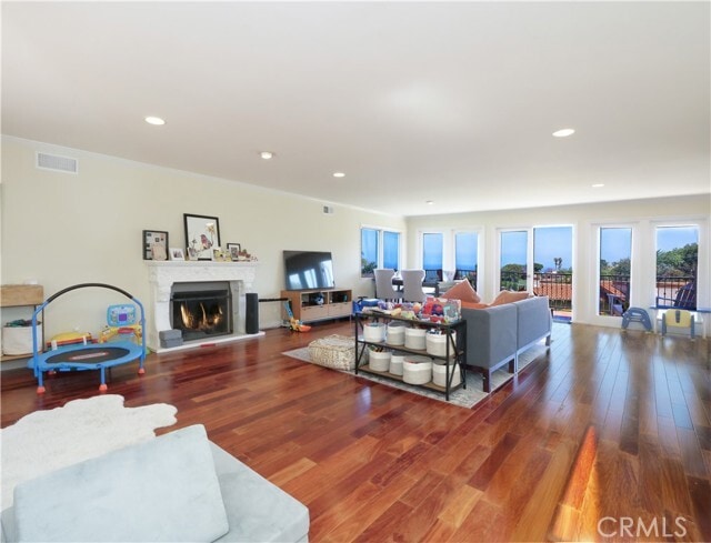 Building Photo - 345 Palos Verdes Dr W