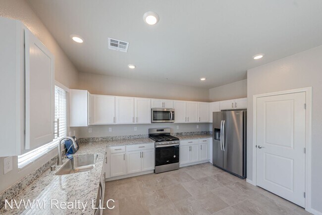 Foto del edificio - 4 br, 3 bath House - 7937 Diamond Sky Ave