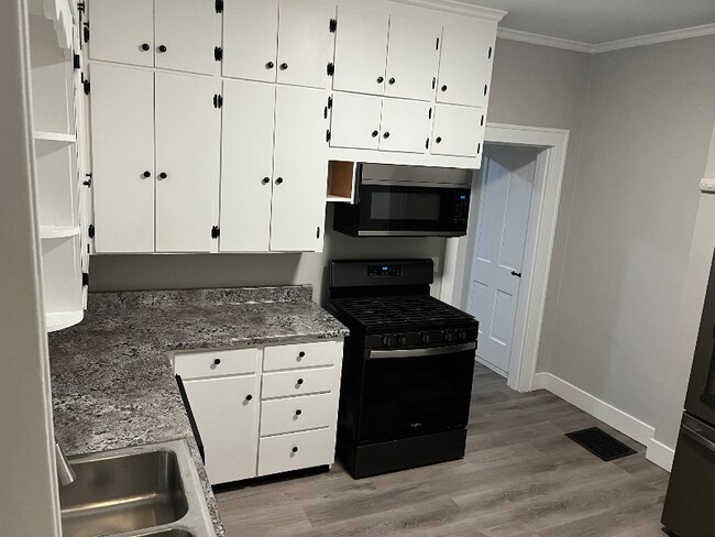 Foto del edificio - 221-223-223 S State St