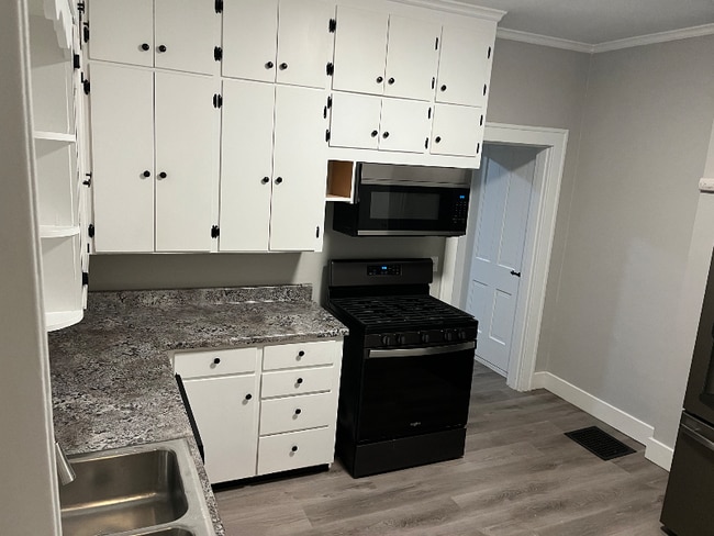 Building Photo - 221-223-223 S State St