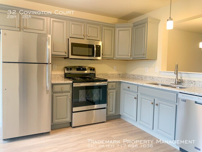 Building Photo - Beautifully Updated Town Home