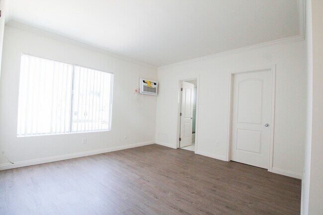 Foto del edificio - 15339 Weddington St