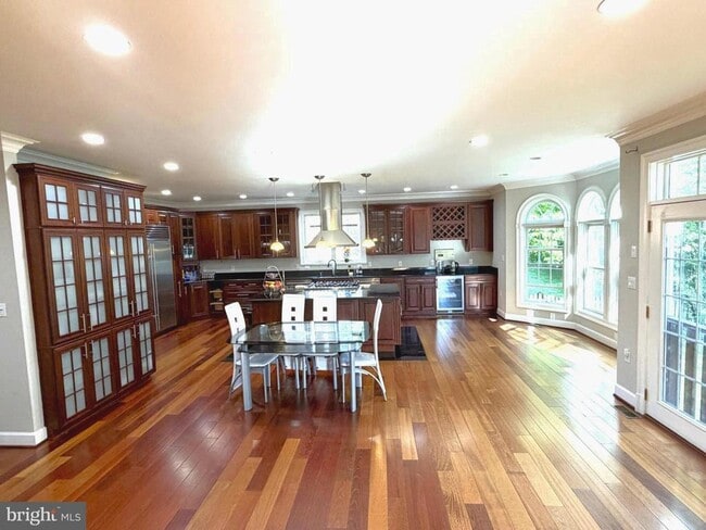 Building Photo - 6529 Fairlawn Dr