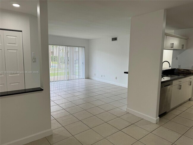 Foto del edificio - 10410 SW 157th Ct