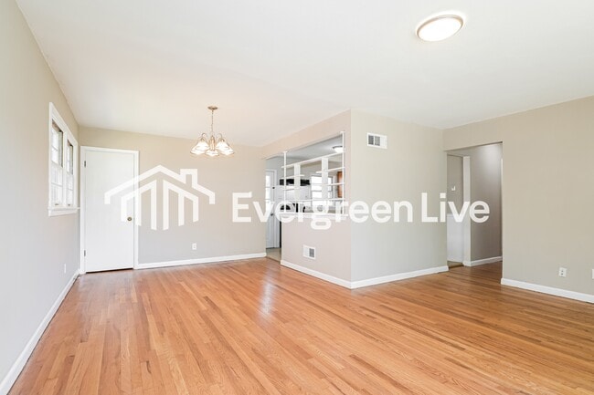 Building Photo - 380 S St Jacques St