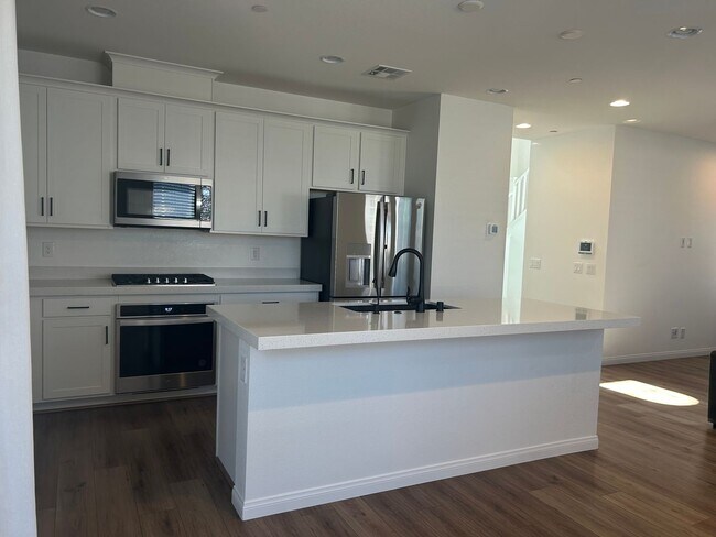 Building Photo - Beautiful 2 story home in Skye Canyon