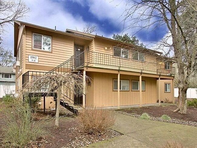 Light & Bright 2 Bed 1 Bath Condo! - Light & Bright 2 Bed 1 Bath Condo!
