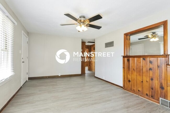 Building Photo - 3 Bedroom Pet-Friendly Home in Festus, MO with Main Street Renewal