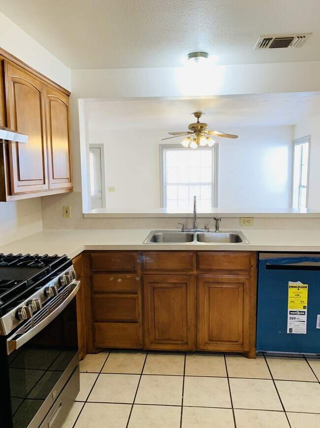 Building Photo - Rental House - Van, TX