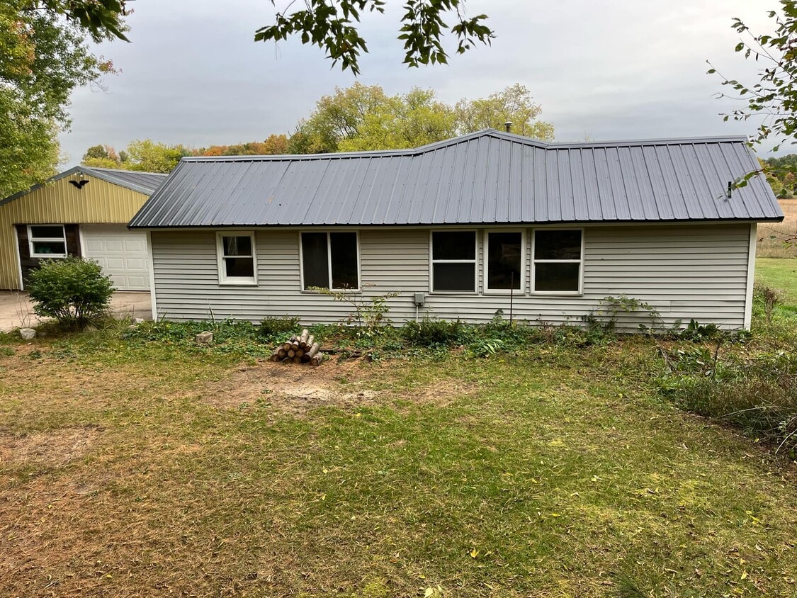 Foto principal - 9075 17 Mile Rd