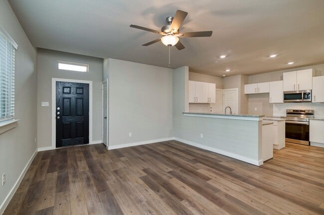 Building Photo - AVAILABLE NOW! GORGEOUS 3 BEDROOM DUPLEX LOCATED IN MIDLOTHIAN ISD!