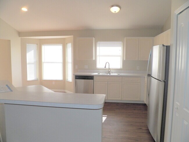 Building Photo - MOVE IN SPECIAL!!! Gorgeous 3/2 Home!