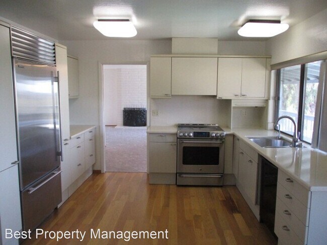 Building Photo - 5 br, 3 bath House - 27951 Edgecliff Way