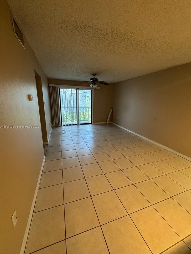 Foto del edificio - 5040 Terrace Palms Cir