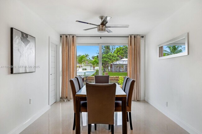 Foto del edificio - 2830 NE 56th Ct