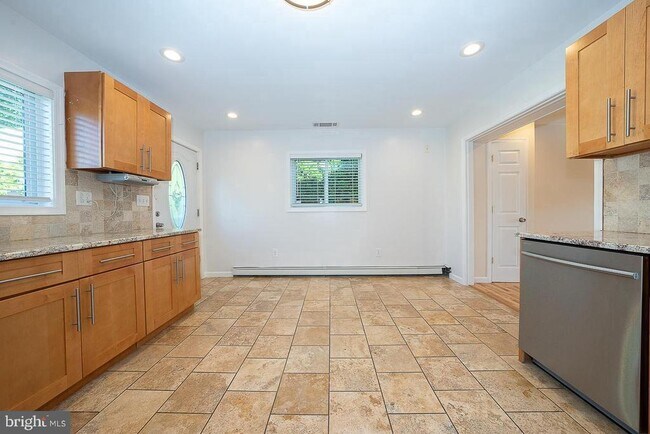 Foto del edificio - 6950 Fowler St