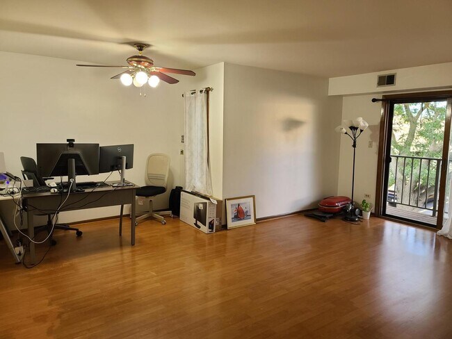 Building Photo - 817 Oakton St