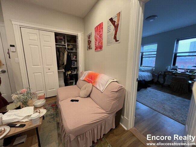 Foto del edificio - 833 Beacon St