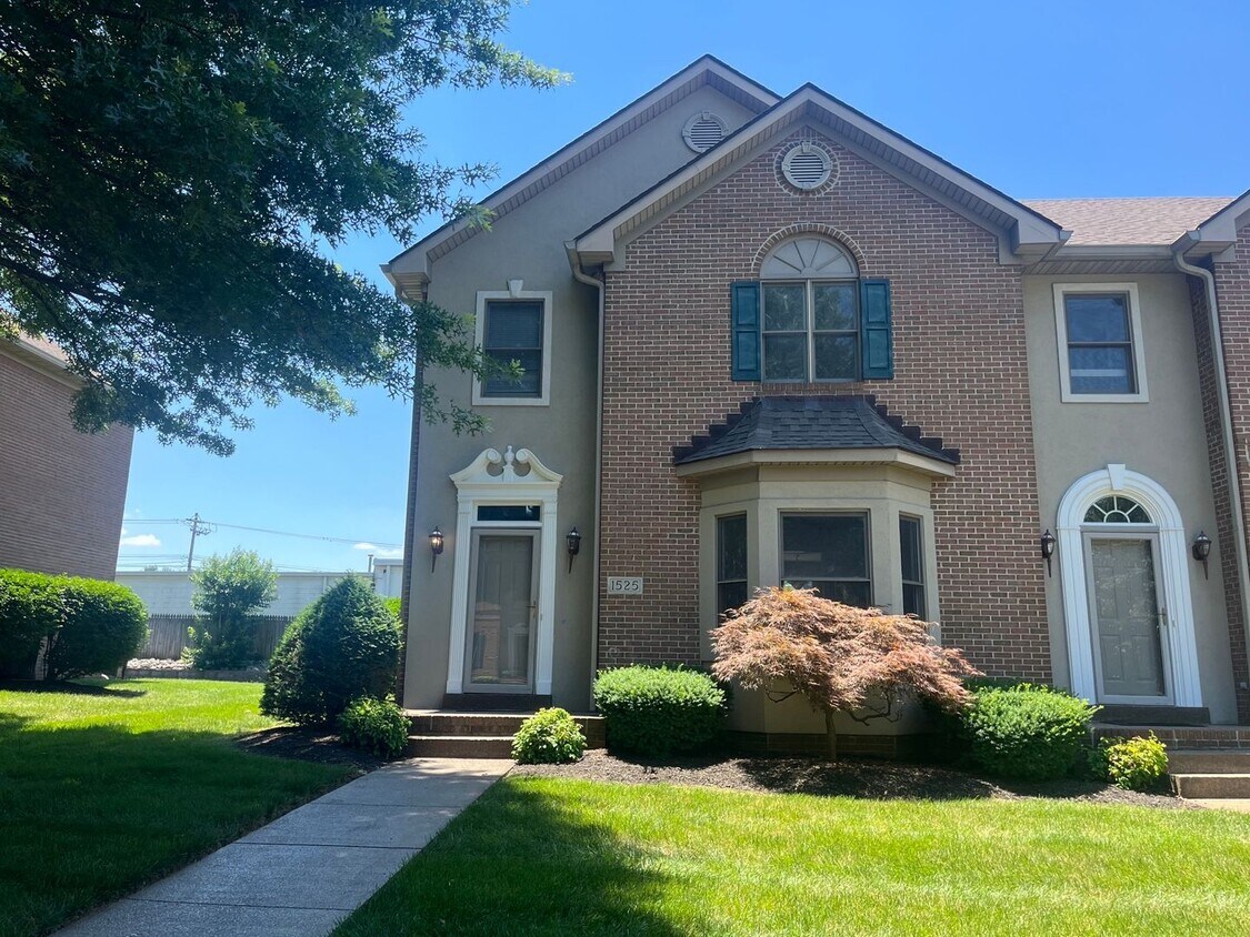 1525 Wind Ridge Ave, Bowling Green, KY 42104 Townhome Rentals in