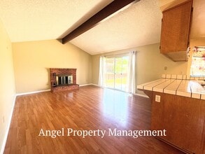 Building Photo - 2208 Begonia Ct