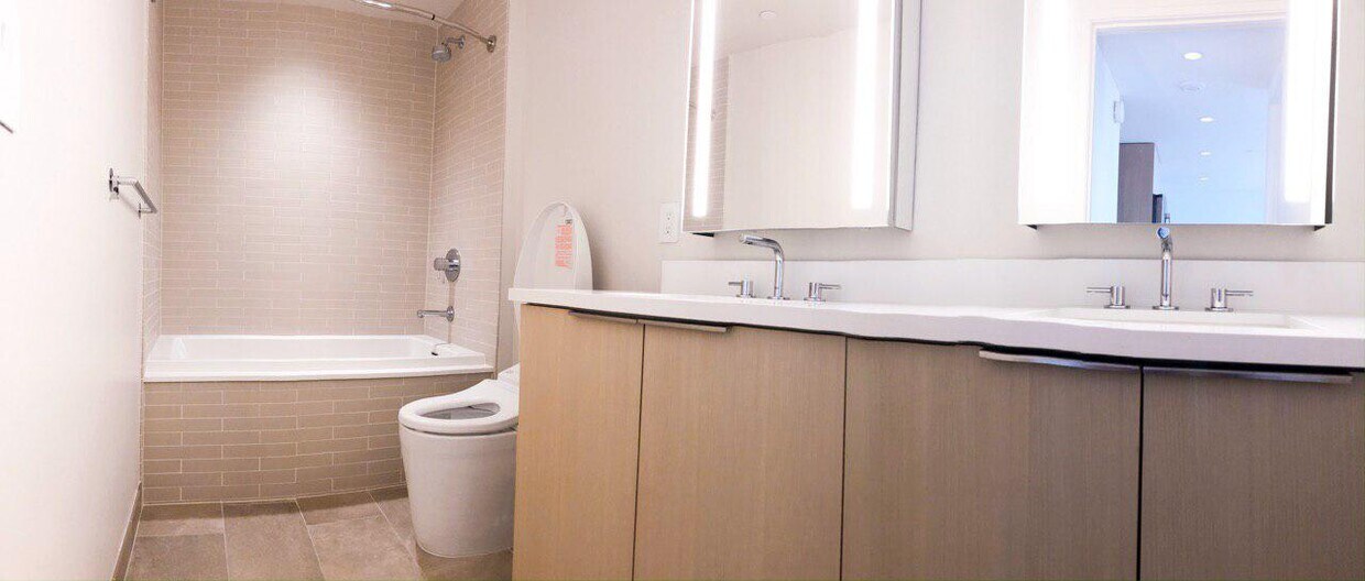 Primary Photo - 1001 Queen St